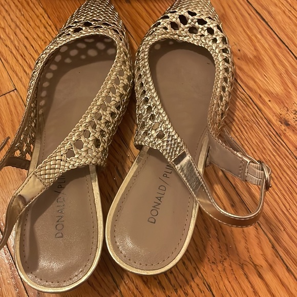 Gold Donald Pliner heels with slingback - Picture 5 of 6